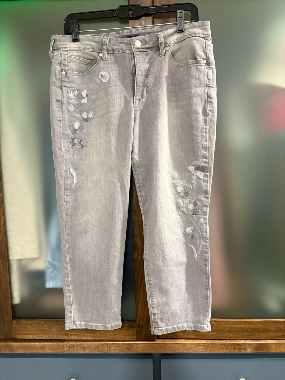 Bandolino Light Gray Cropped Jeans with Subtle Floral Embroidery